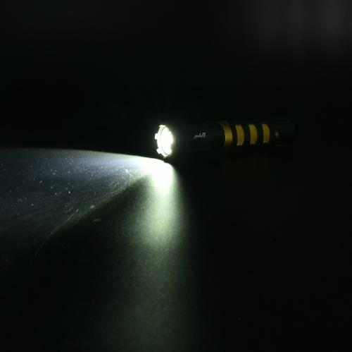 LED zseblámpa - FL10C