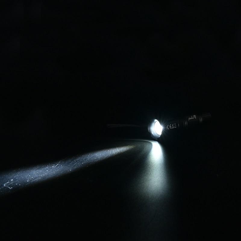 LED zseblámpa - FL03